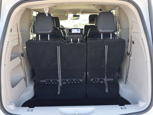 Used 2024 Chrysler Pacifica Touring-L image 30