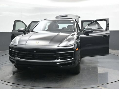 Used 2023 Porsche Cayenne AWD/4WD image 48