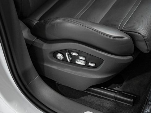 Used 2020 Porsche Cayenne Turbo AWD/4WD image 30