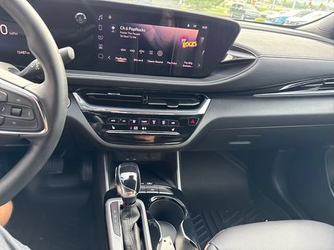 Used 2025 Buick Envista Avenir FWD image 17