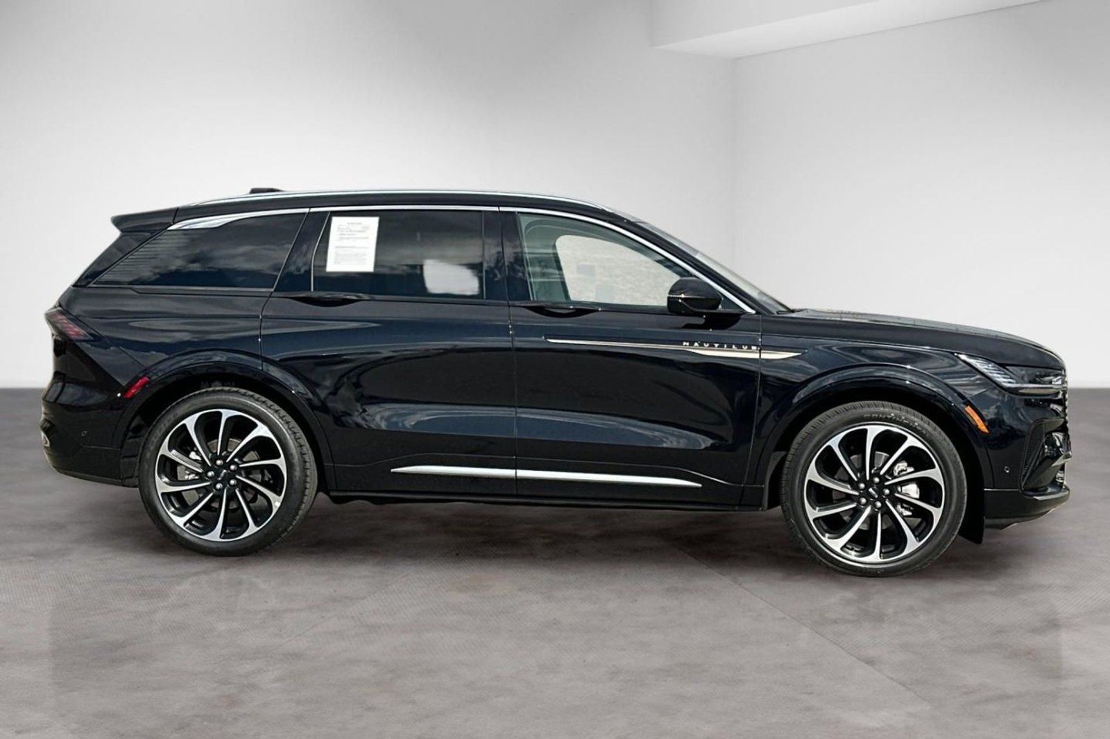 Used 2024 Lincoln Nautilus Black Label AWD/4WD image 7