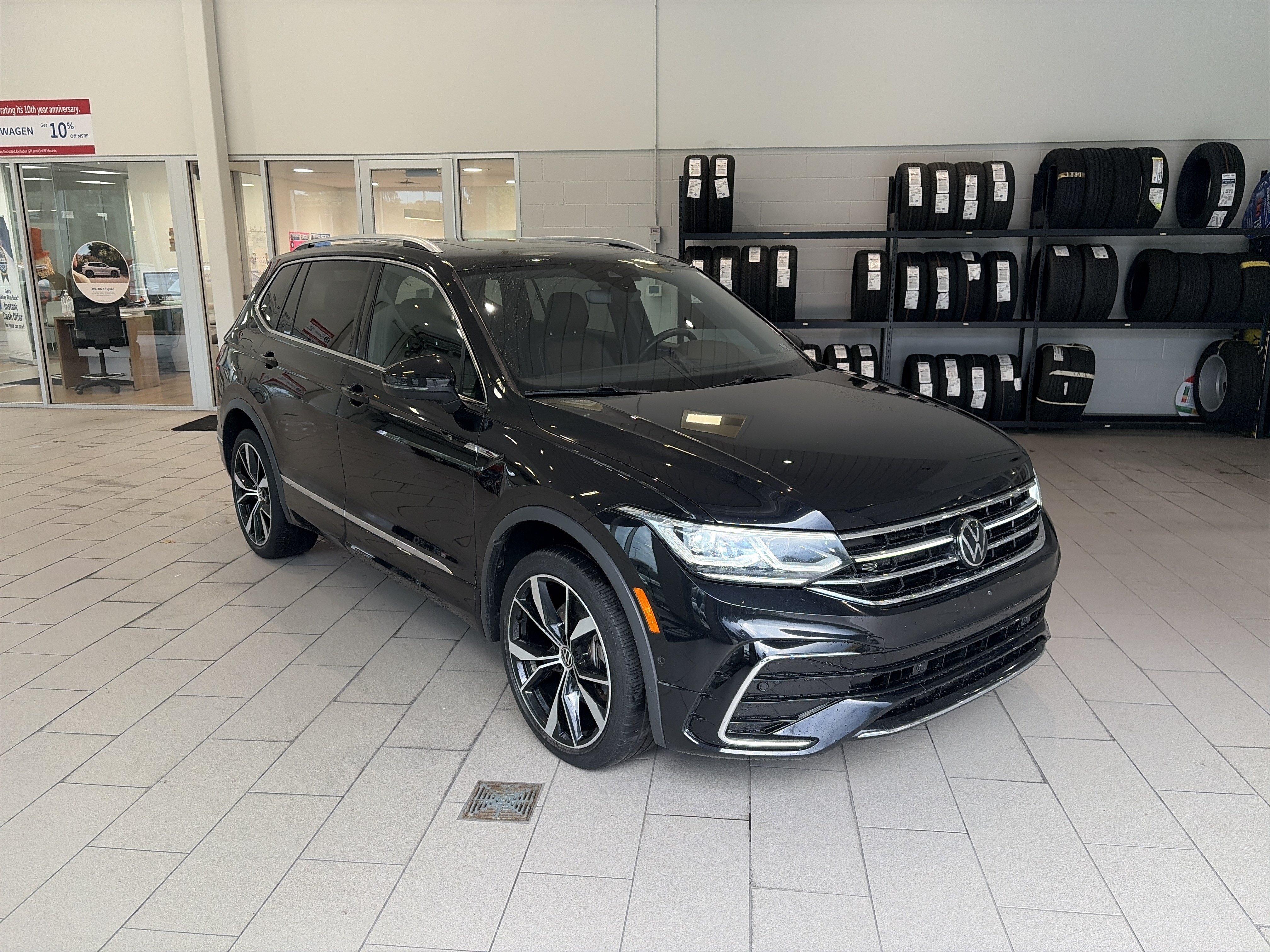Used 2024 Volkswagen Tiguan SEL R-Line AWD/4WD image 3