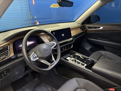 Used 2024 Volkswagen Atlas SE AWD/4WD image 11