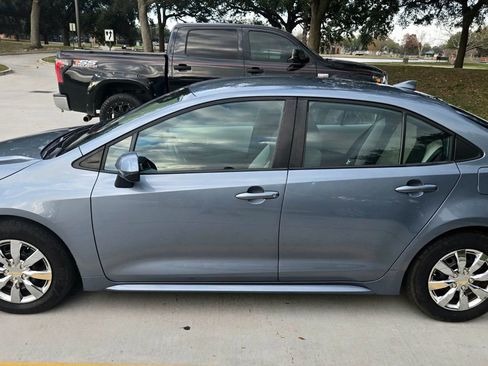 Used 2020 Toyota Corolla L image 3