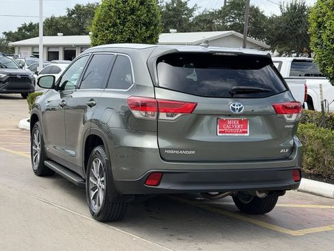 Used 2019 Toyota Highlander XLE AWD/4WD image 5