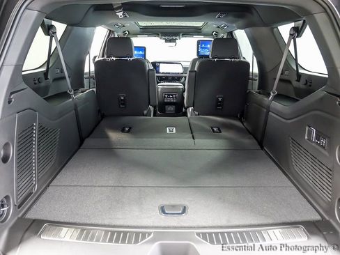 New 2026 Chevrolet Suburban Premier AWD/4WD image 21