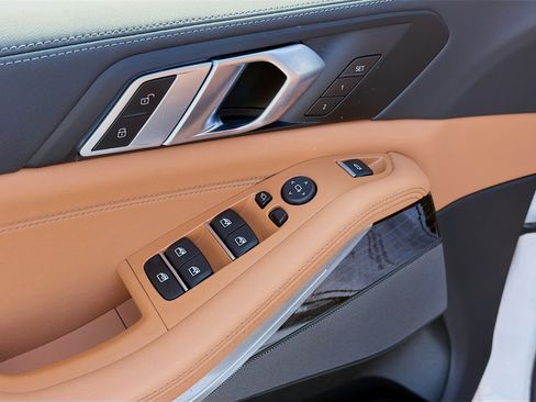 Used 2026 BMW X5 xDrive40i w/ M Sport Package image 23