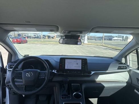 Certified 2023 Toyota Sienna LE image 15
