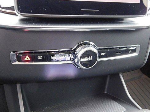 New 2026 Volvo XC90 B6 Plus w/ Protection Package Premier AWD/4WD image 21