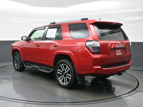 Used 2022 Toyota 4Runner SR5 AWD/4WD image 4