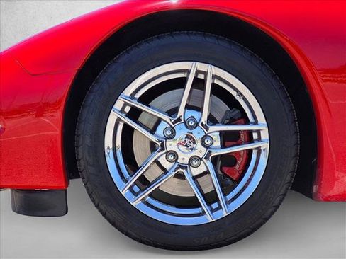 Used 2004 Chevrolet Corvette Coupe w/ Preferred Equipment Group RWD image 24