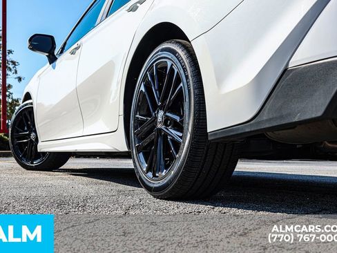 Used 2025 Toyota Camry SE image 17