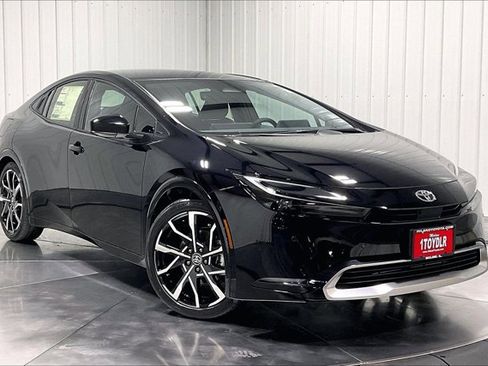 New 2026 Toyota Prius Plug-In Hybrid FWD image 2