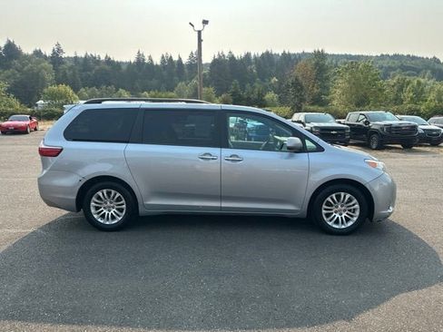 Used 2016 Toyota Sienna XLE FWD image 10