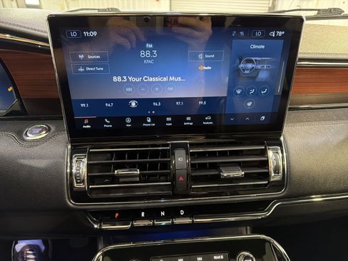 Used 2023 Lincoln Navigator Reserve AWD/4WD image 17