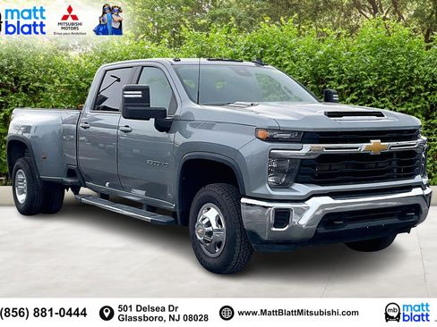 Used 2024 Chevrolet Silverado 3500 LT image 2