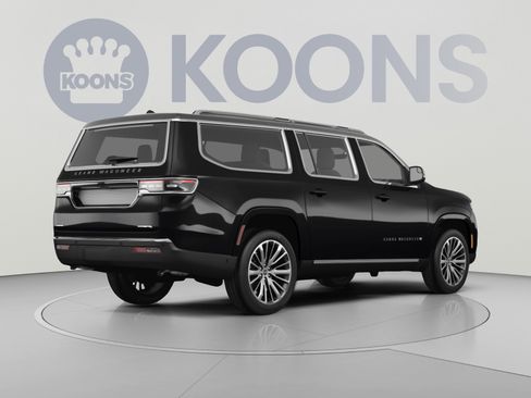 Used 2023 Jeep Wagoneer L Series III w/ Premium Group I AWD/4WD image 4