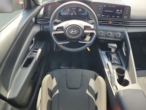 Certified 2026 Hyundai Elantra SE FWD image 21