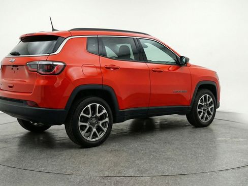 Used 2025 Jeep Compass Limited AWD/4WD image 9