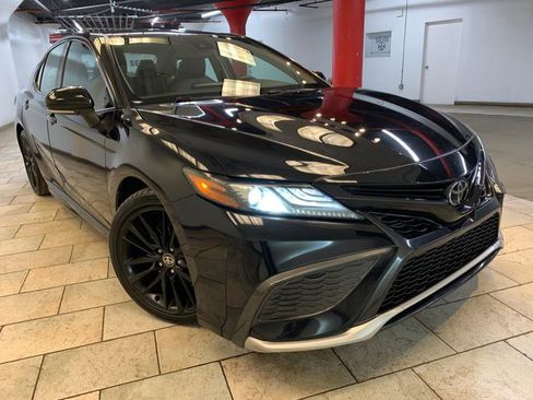 Used 2021 Toyota Camry XSE FWD image 3
