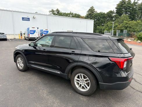 Used 2025 Ford Explorer Active AWD/4WD image 6