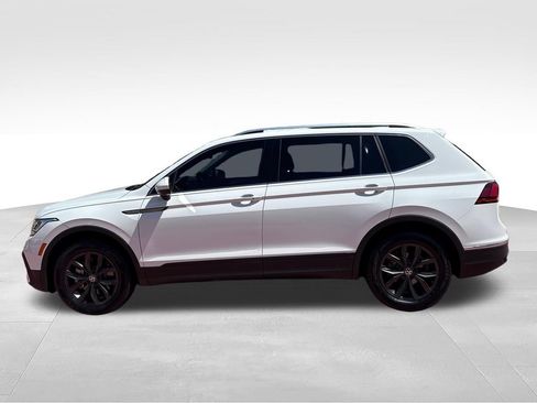 Used 2024 Volkswagen Tiguan SE w/ Panoramic Sunroof Package AWD/4WD image 6