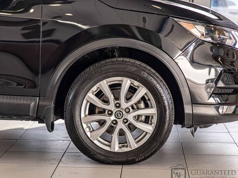 Used 2021 Nissan Rogue Sport SV image 12