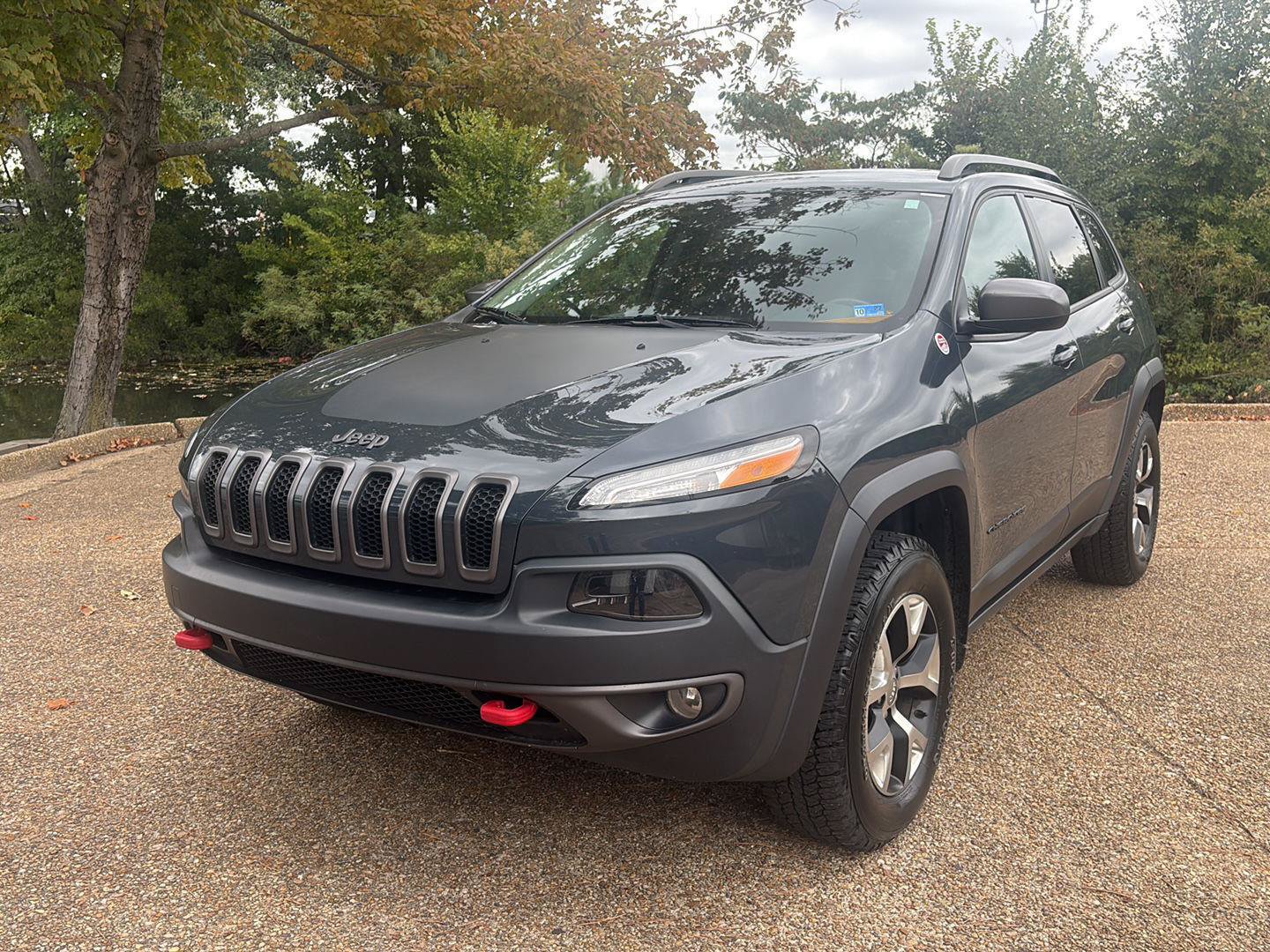 Used 2016 Jeep Cherokee Trailhawk w/ Leather Interior Group AWD/4WD image 11