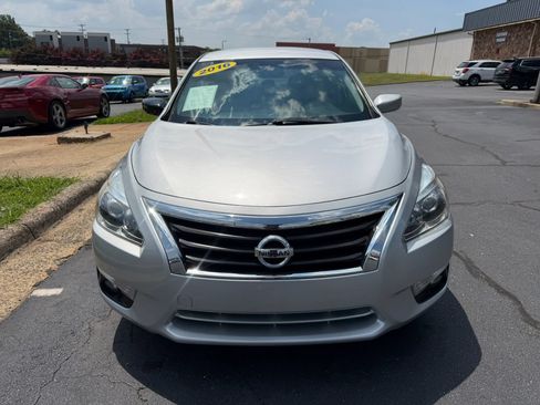 Used 2014 Nissan Altima 2.5 S w/ Display Audio Package FWD image 2