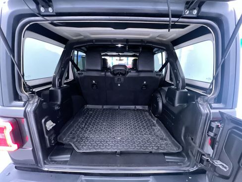 Used 2018 Jeep Wrangler Unlimited Rubicon AWD/4WD image 43