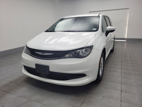 Used 2023 Chrysler Voyager LX FWD image 15