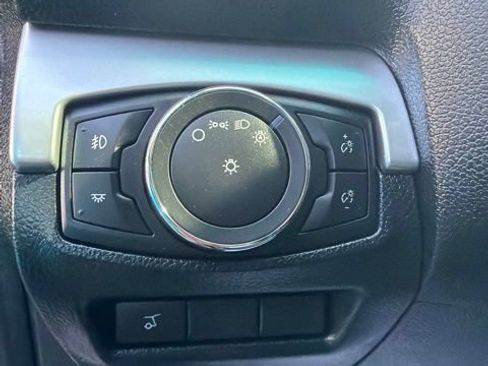 Used 2017 Ford Explorer XLT w/ Equipment Group 202A AWD/4WD image 14