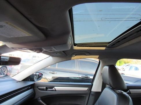 Used 2020 Volkswagen Passat 2.0T SE w/ Sunroof Package image 27