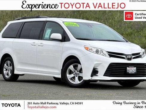 Certified 2019 Toyota Sienna LE w/ Carpet Mat Package image 1