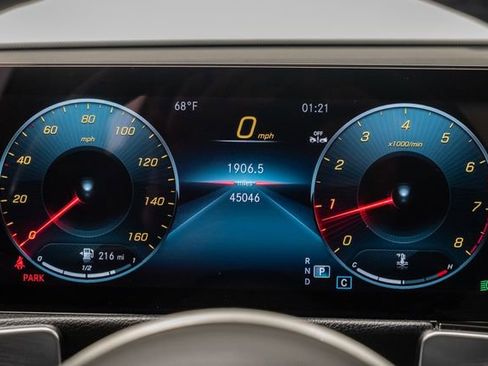 Used 2023 Mercedes-Benz GLB 250 4MATIC w/ Premium Package image 12