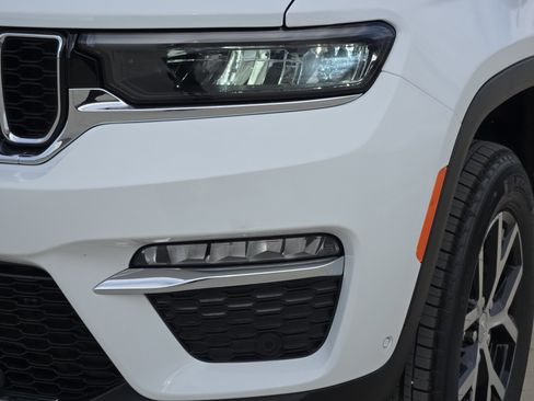 New 2025 Jeep Grand Cherokee Limited w/ Luxury Tech Group II image 7