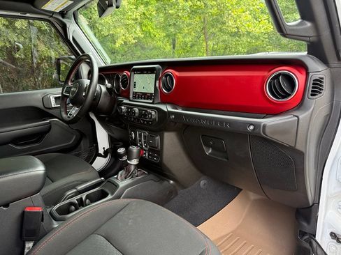 Used 2021 Jeep Wrangler Rubicon AWD/4WD image 42
