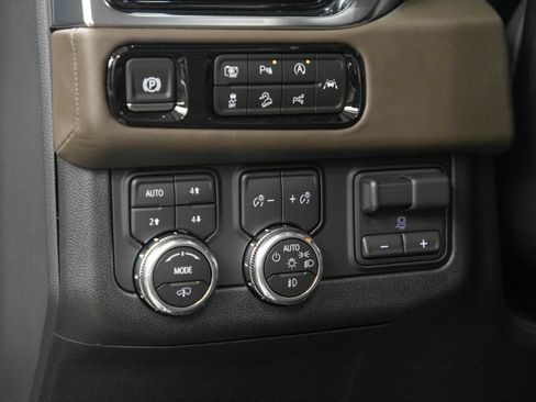 Used 2026 GMC Yukon Denali Ultimate AWD/4WD image 28