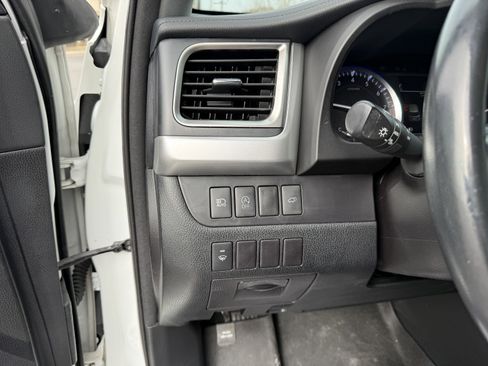 Used 2017 Toyota Highlander SE image 35