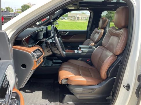 Used 2022 Lincoln Navigator Reserve AWD/4WD image 8