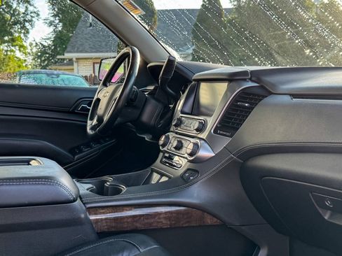 Used 2020 Chevrolet Suburban LT AWD/4WD image 11