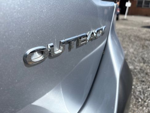 Used 2022 Subaru Outback Limited AWD/4WD image 7
