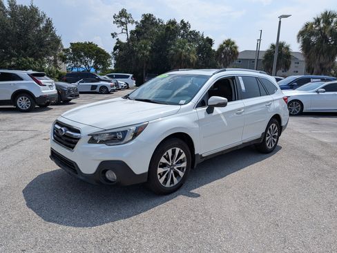 Used 2018 Subaru Outback 2.5i Touring AWD/4WD image 8
