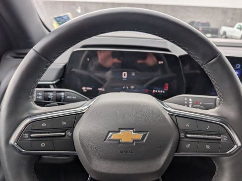 Used 2025 Chevrolet Suburban High Country AWD/4WD image 12