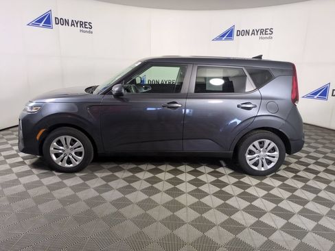 Used 2021 Kia Soul LX FWD image 2