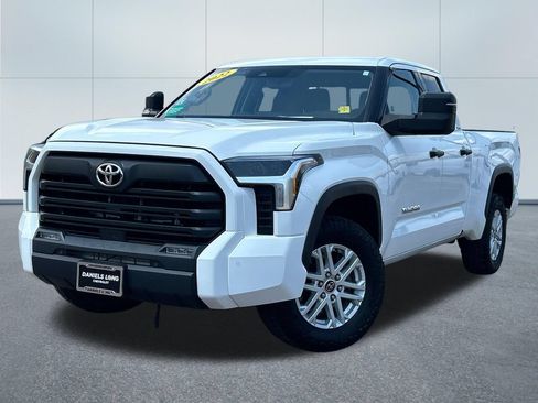 Used 2022 Toyota Tundra SR5 w/ SR5 Convenience Package AWD/4WD image 1