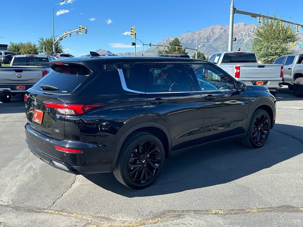 Used 2024 Mitsubishi Outlander SE Black Edition AWD/4WD image 3