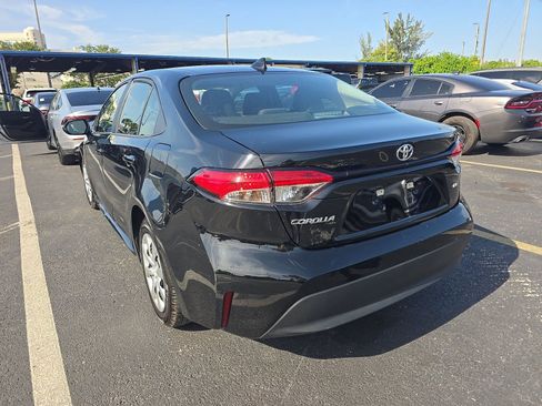Used 2025 Toyota Corolla LE FWD image 7