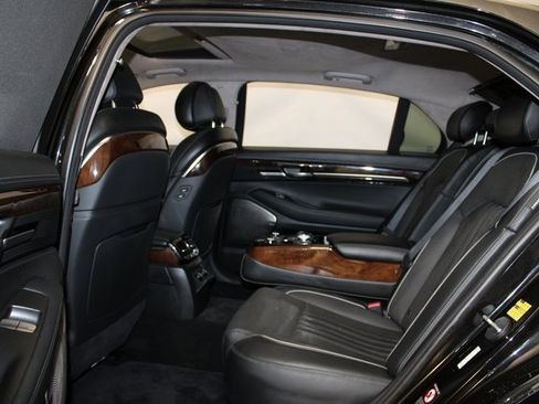 Used 2019 Genesis G90 3.3T Premium image 8