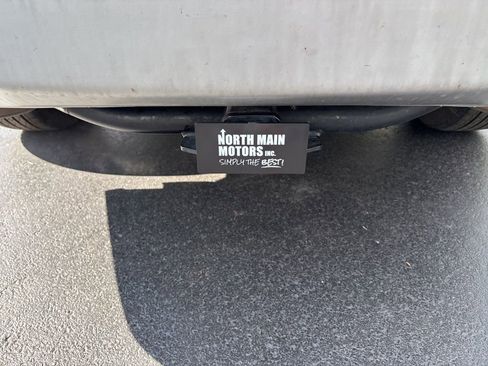 Used 2017 Ford Explorer XLT image 8